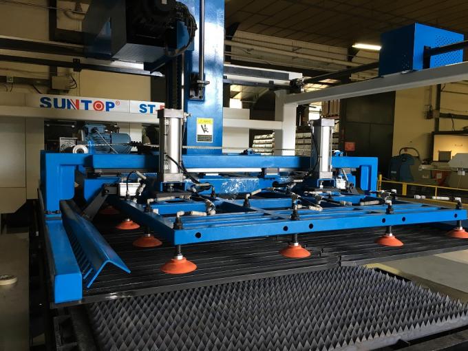 Volledige automatische CNC de lasersnijmachine van de metaalvezel met het laden van en het leegmaken van systeem