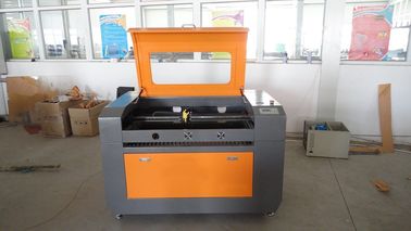 China Co2-de Machinegrootte 500 van de Laser Houten Gravure * 700mm, de Rubbermachine van de Zegelgravure leverancier